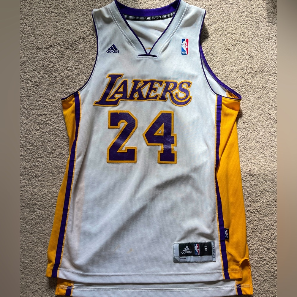 Authentic Adidas Kobe Bryant Lakers Jersey #24 SIZE SM
